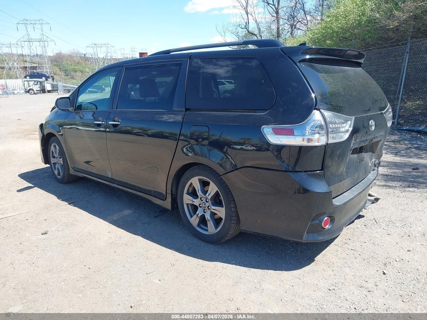 2018 Toyota Sienna Se Premium 8 Passenger