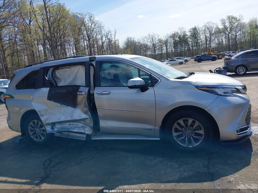 2021 Toyota Sienna Xle VIN: 5TDJRKEC5MS021051 Lot: 44807311