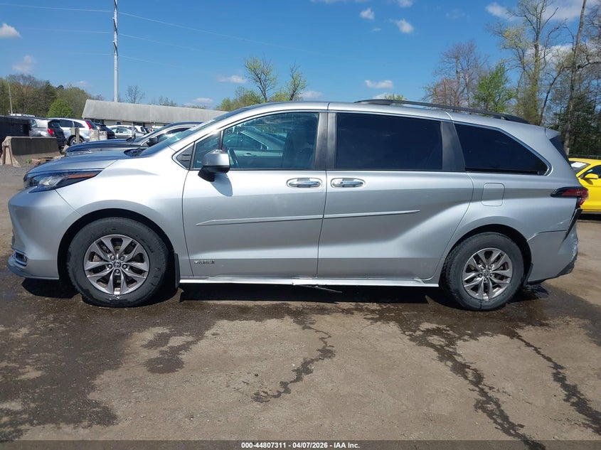 2021 Toyota Sienna Xle VIN: 5TDJRKEC5MS021051 Lot: 44807311