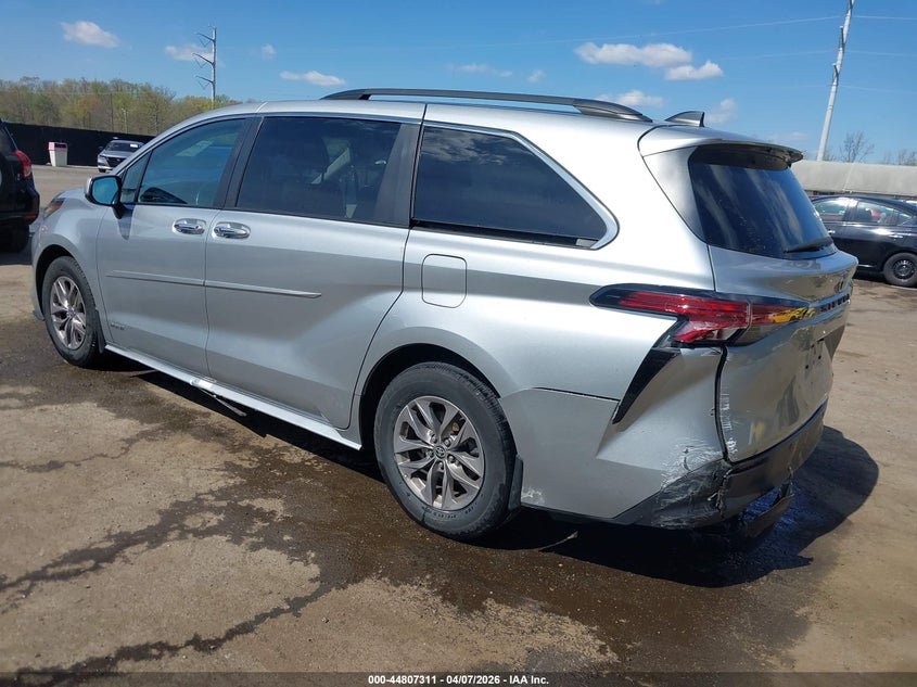 2021 Toyota Sienna Xle VIN: 5TDJRKEC5MS021051 Lot: 44807311