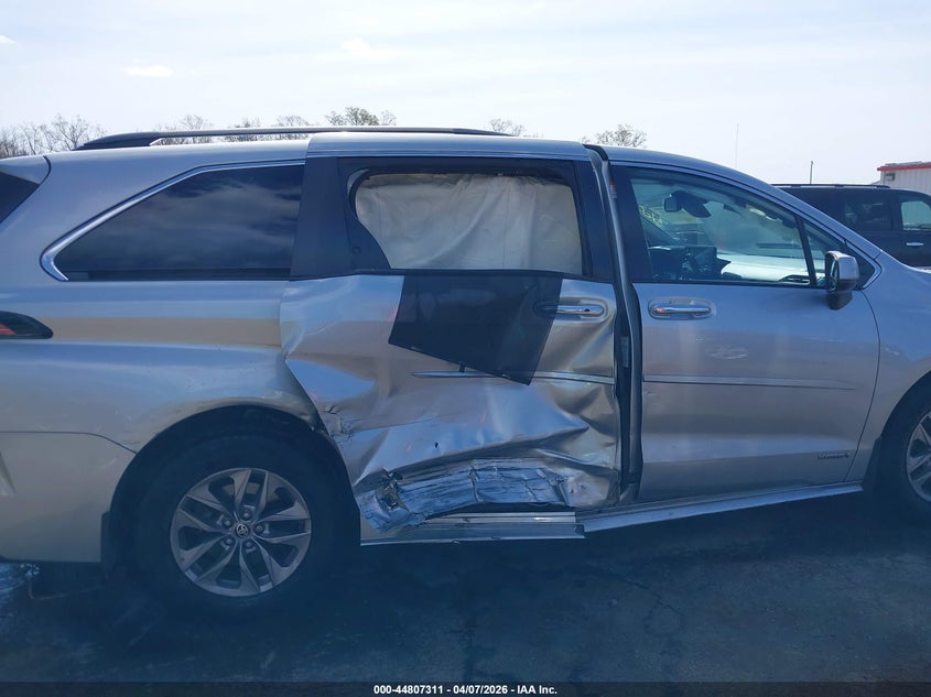 2021 Toyota Sienna Xle VIN: 5TDJRKEC5MS021051 Lot: 44807311