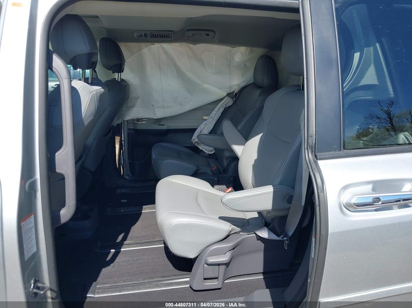 2021 Toyota Sienna Xle VIN: 5TDJRKEC5MS021051 Lot: 44807311