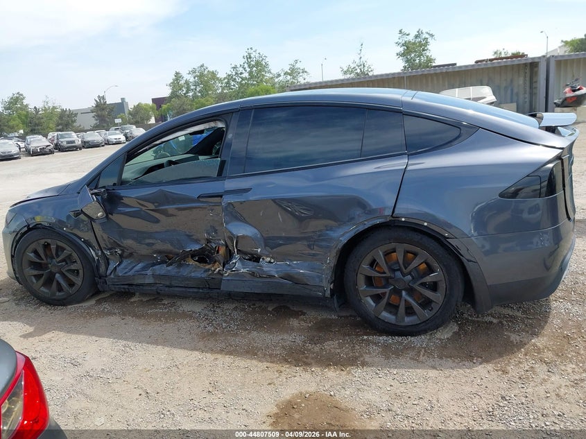 2022 Tesla Model X Plaid Tri Motor All-Wheel Drive VIN: 7SAXCBE65NF362710 Lot: 44807509