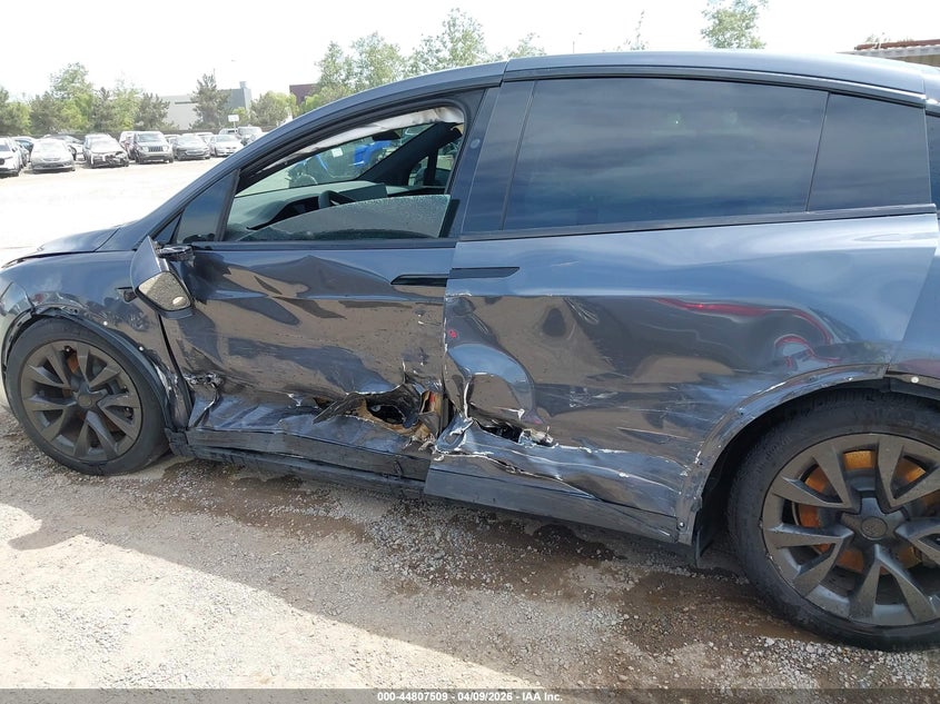 2022 Tesla Model X Plaid Tri Motor All-Wheel Drive VIN: 7SAXCBE65NF362710 Lot: 44807509