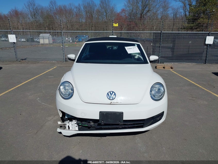 2013 Volkswagen Beetle 2.5L VIN: 3VW5P7AT4DM829589 Lot: 44807577