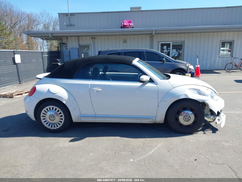 2013 Volkswagen Beetle 2.5L VIN: 3VW5P7AT4DM829589 Lot: 44807577