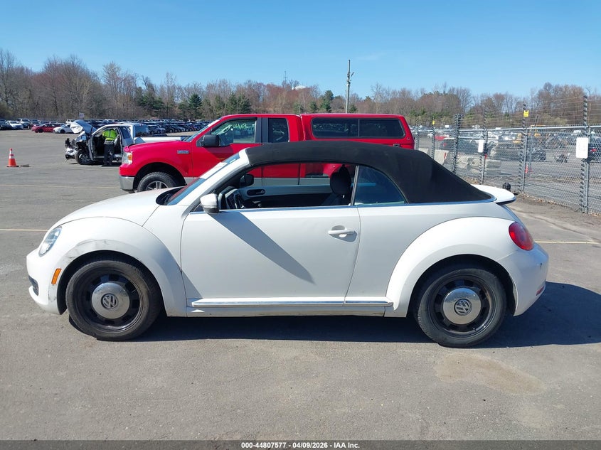2013 Volkswagen Beetle 2.5L VIN: 3VW5P7AT4DM829589 Lot: 44807577