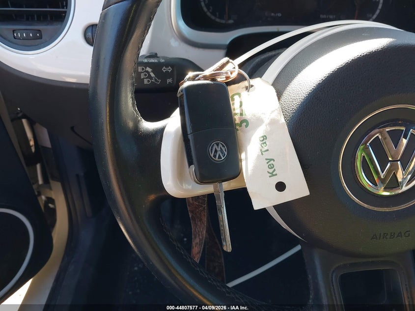 2013 Volkswagen Beetle 2.5L VIN: 3VW5P7AT4DM829589 Lot: 44807577