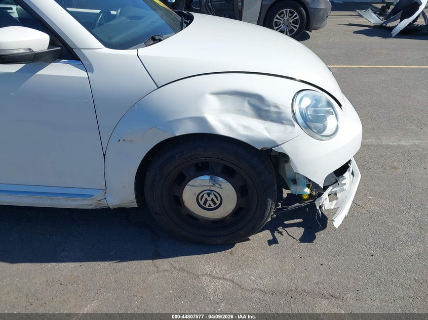 2013 Volkswagen Beetle 2.5L VIN: 3VW5P7AT4DM829589 Lot: 44807577