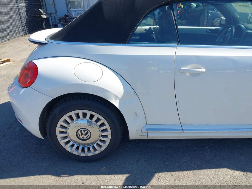 2013 Volkswagen Beetle 2.5L VIN: 3VW5P7AT4DM829589 Lot: 44807577