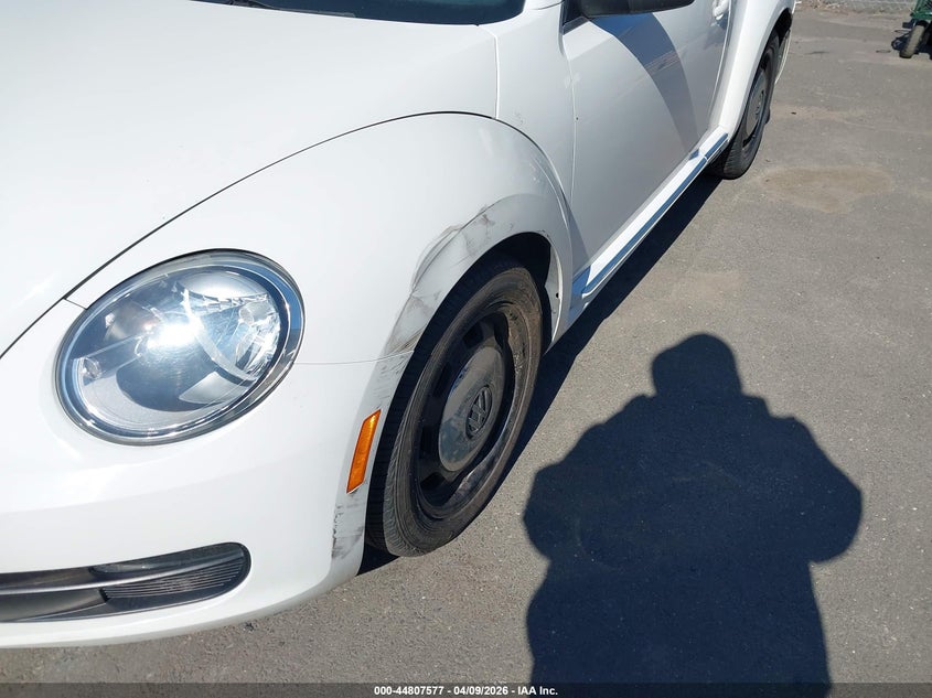2013 Volkswagen Beetle 2.5L VIN: 3VW5P7AT4DM829589 Lot: 44807577