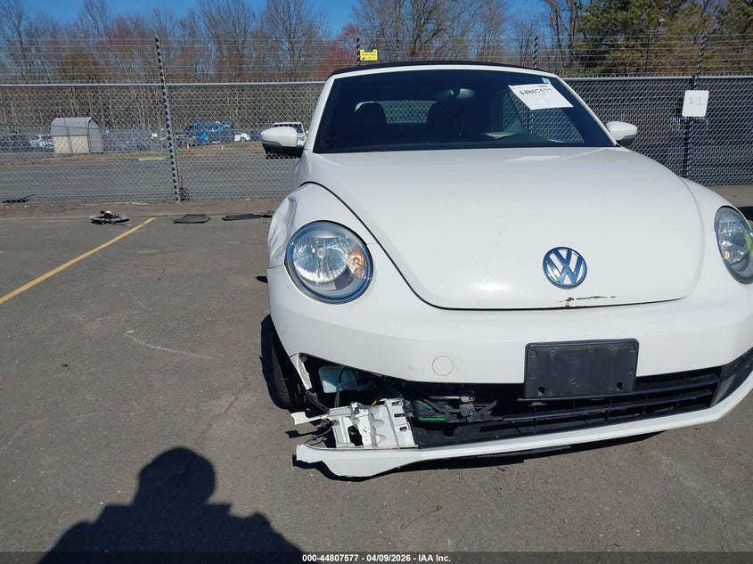 2013 Volkswagen Beetle 2.5L VIN: 3VW5P7AT4DM829589 Lot: 44807577