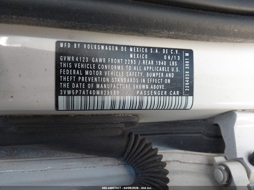 2013 Volkswagen Beetle 2.5L VIN: 3VW5P7AT4DM829589 Lot: 44807577