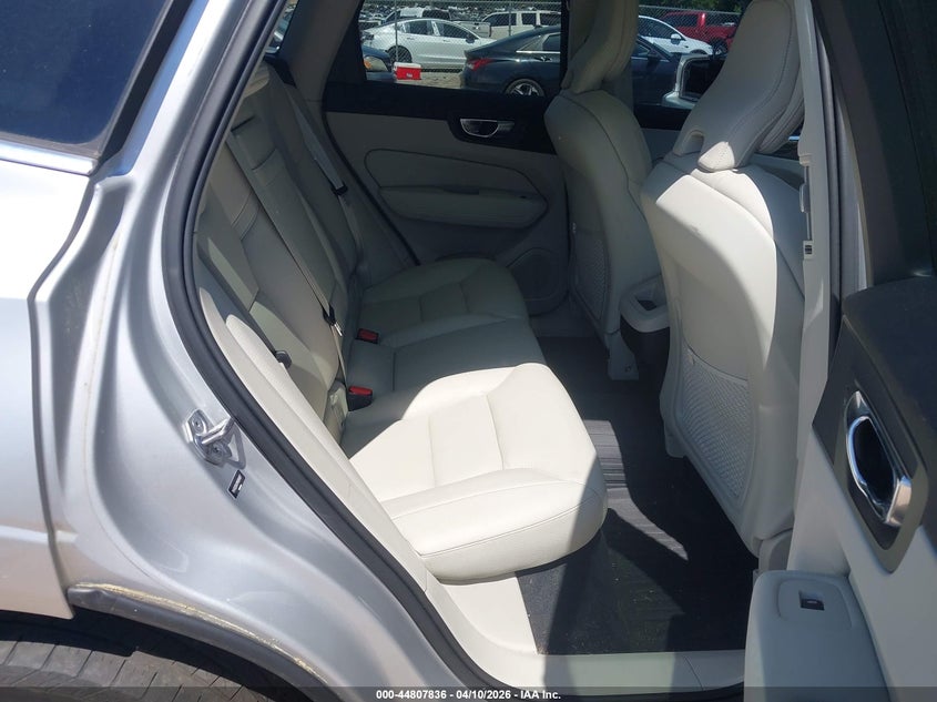 2021 Volvo Xc60 T5 Momentum VIN: YV4102DKXM1684807 Lot: 44807836
