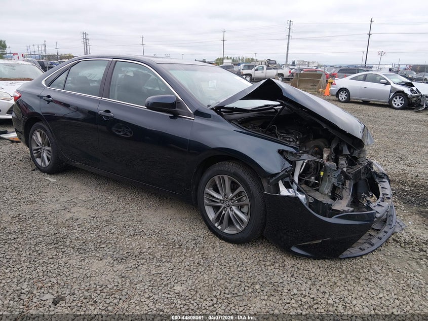 2016 TOYOTA CAMRY SE