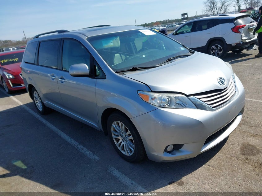 2017 Toyota Sienna Xle 8 Passenger