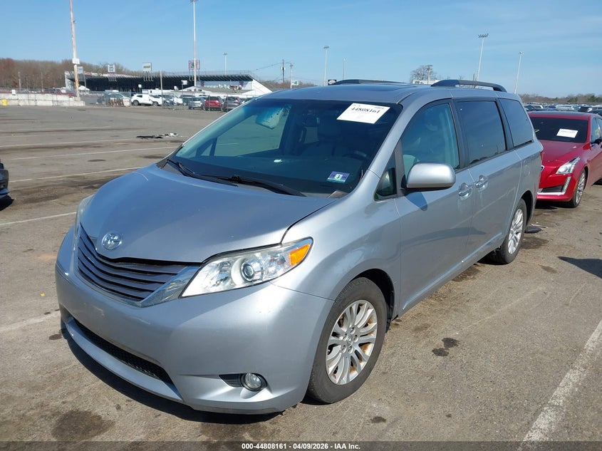 2017 Toyota Sienna Xle 8 Passenger