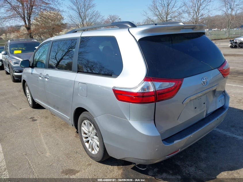 2017 Toyota Sienna Xle 8 Passenger