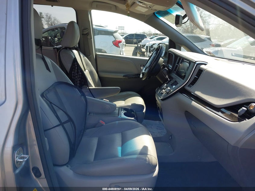 2017 Toyota Sienna Xle 8 Passenger
