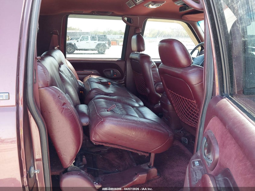 1996 Chevrolet Suburban K1500 VIN: 3GNFK16R5TG126846 Lot: 44808286