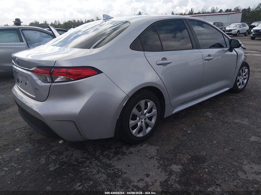 2025 TOYOTA COROLLA — zdjęcie 4