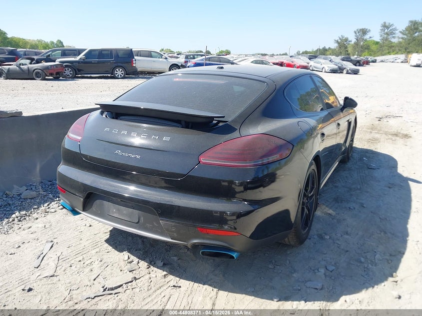 2015 Porsche Panamera 4