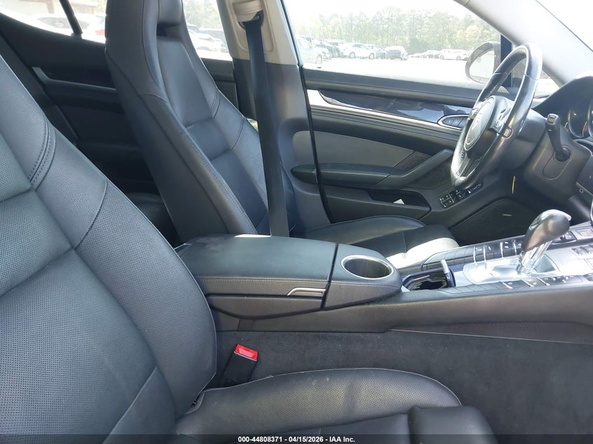 2015 Porsche Panamera 4