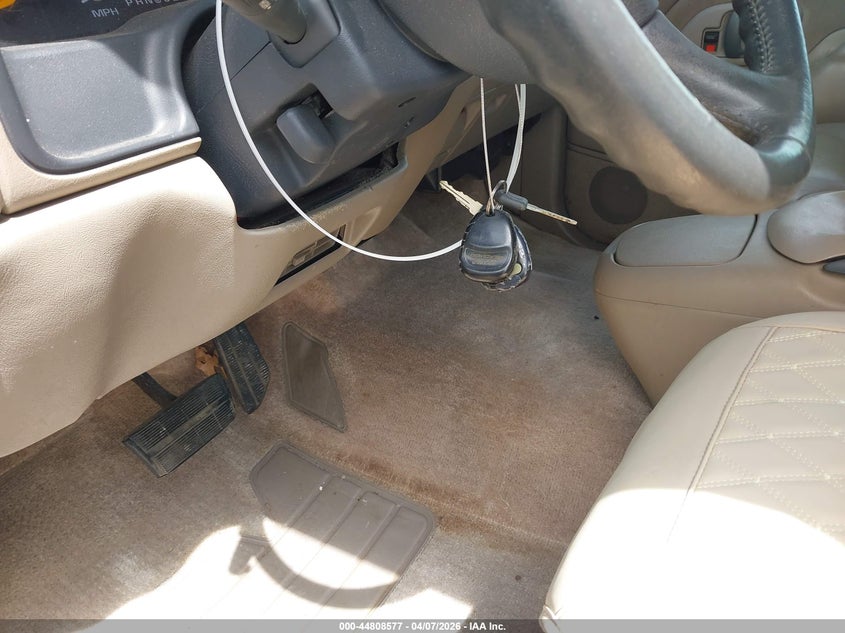 1998 GMC Yukon Slt VIN: 1GKEK13R5WJ700779 Lot: 44808577