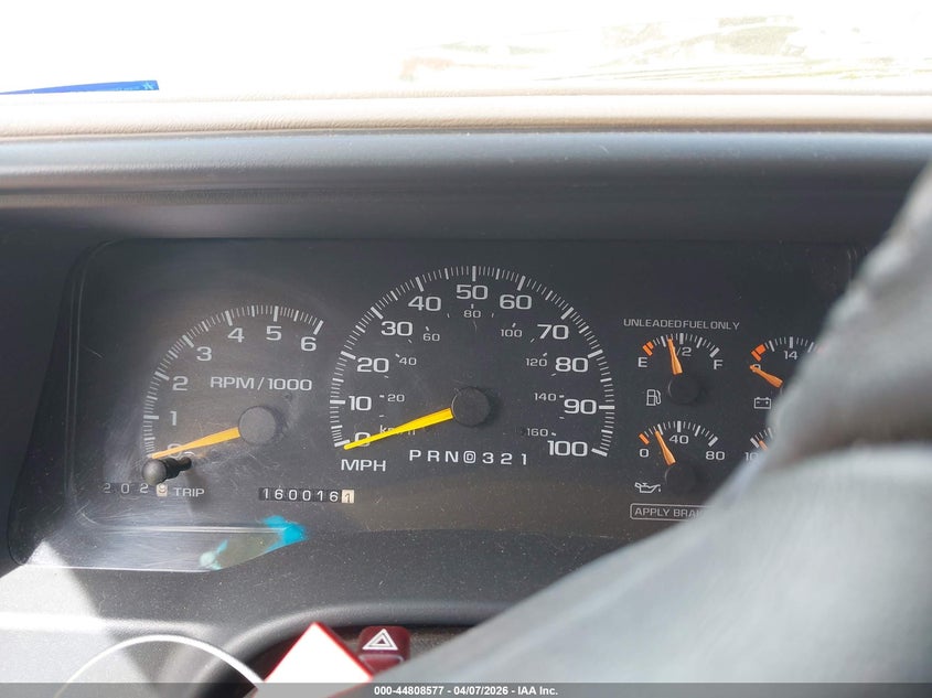 1998 GMC Yukon Slt VIN: 1GKEK13R5WJ700779 Lot: 44808577