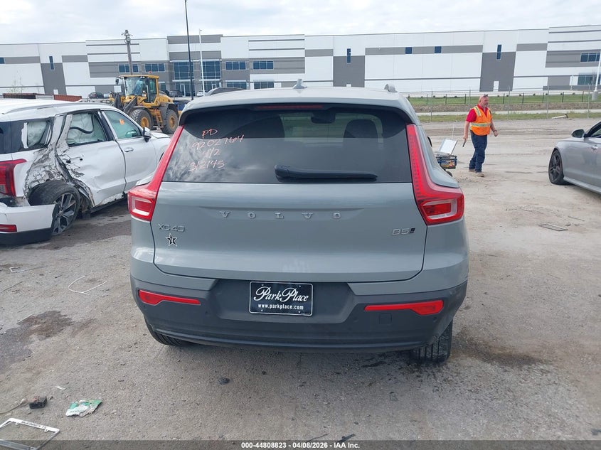 2024 Volvo Xc40 B5 Core Dark Theme VIN: YV4L12UK6R2312145 Lot: 44808823