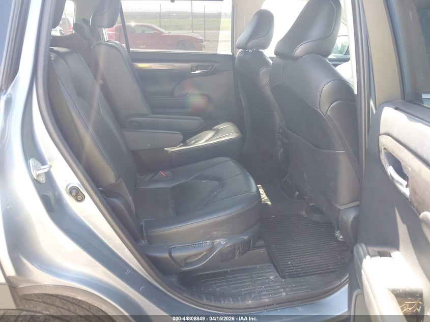 2021 Toyota Highlander Platinum VIN: 5TDFZRBH0MS068857 Lot: 44808849