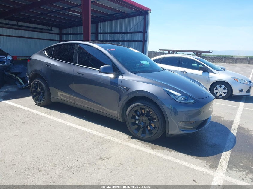 2022 Tesla Model Y Long Range Dual Motor All-Wheel Drive
