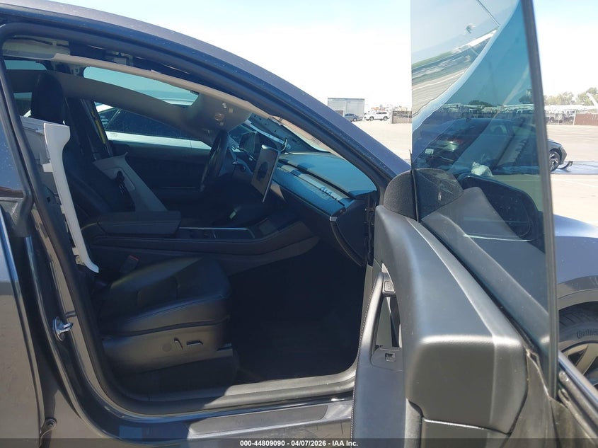 2022 Tesla Model Y Long Range Dual Motor All-Wheel Drive