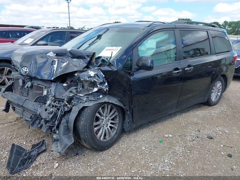 2015 Toyota Sienna Xle 8 Passenger