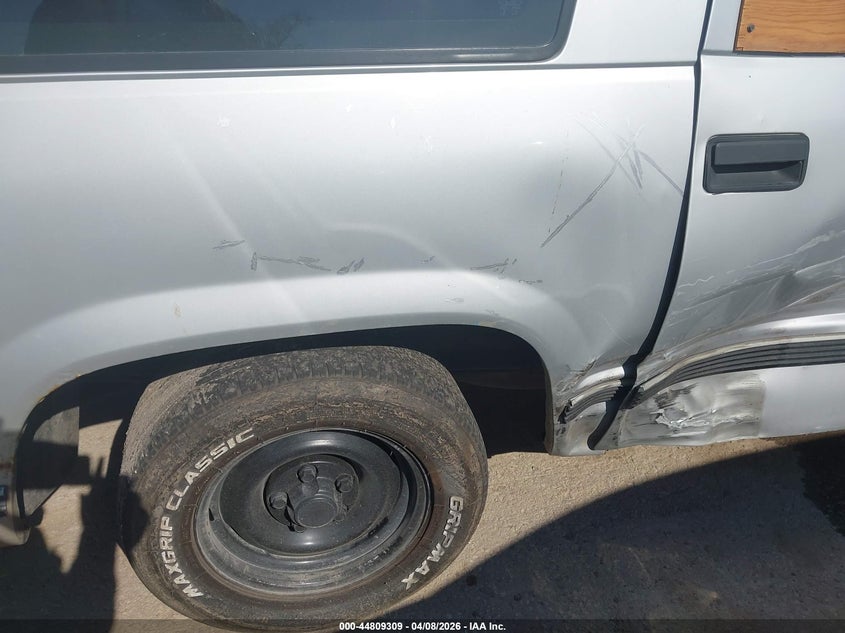 1995 Chevrolet Suburban C1500 VIN: 3GNEC16K7SG102297 Lot: 44809309