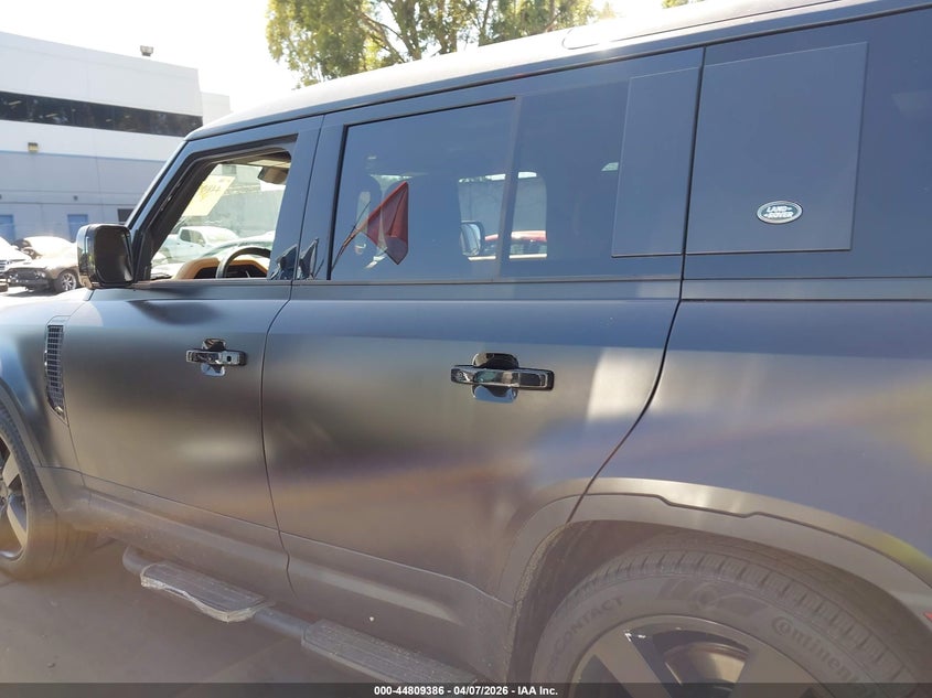 2024 Land Rover Defender 110 P500 Se VIN: SALEPEFE9R2272168 Lot: 44809386