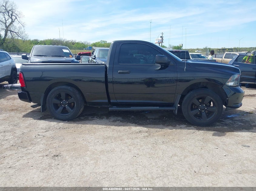 2017 Ram 1500 3.6 Ram Express 4X2 6'4 Box black Lot 111044809860 Vin 3C6JR6AG9HG563376