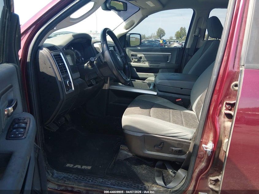 1C6RR7LT8KS558754 2019 Ram 1500 5.7 Ram Classic Big Horn 4X4 5'7 Box red
