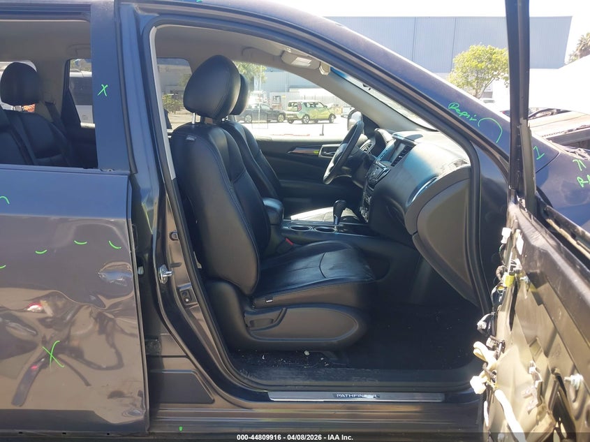 2014 Nissan Pathfinder Sv