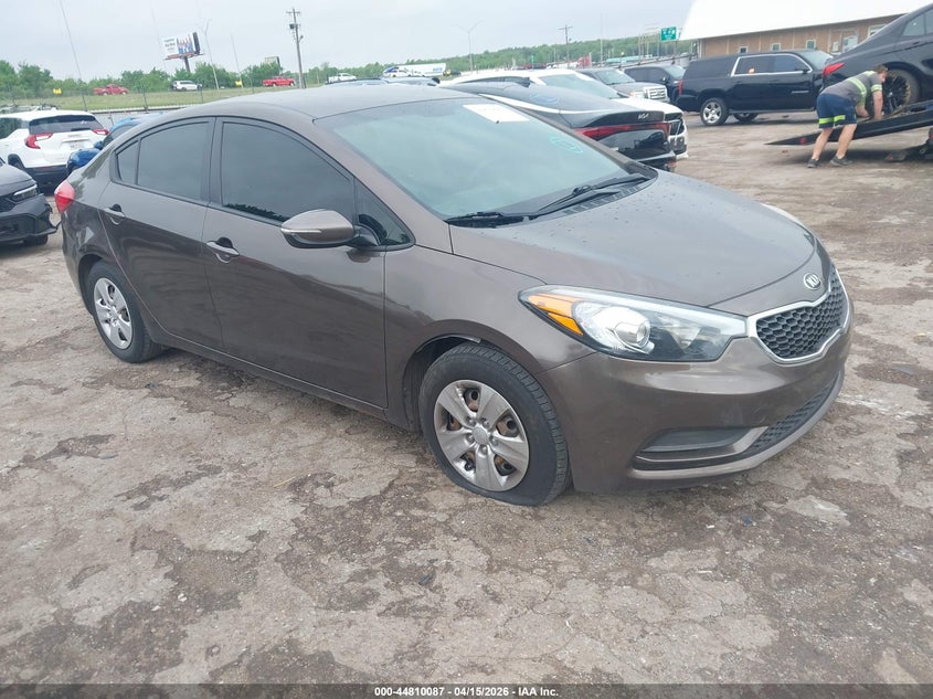 Vin: knafx4a62f5303578, lot: 45307355, kia forte lx 2015 img_1