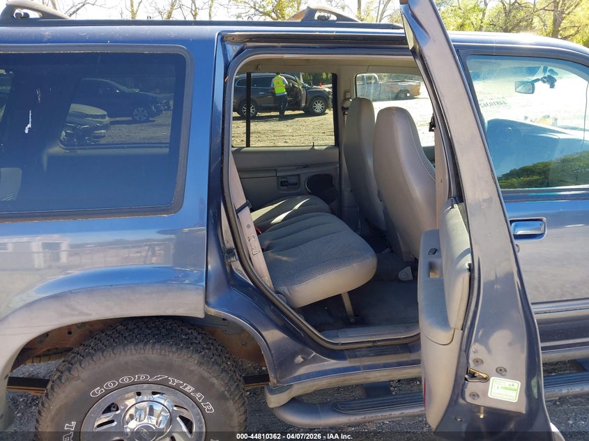 2000 Ford Explorer Xls VIN: 1FMZU62X6YZB53980 Lot: 44810362