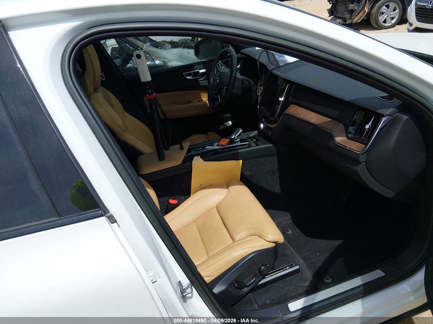 2023 Volvo Xc60 Recharge Plug-In Hybrid T8 Ultimate Dark Theme