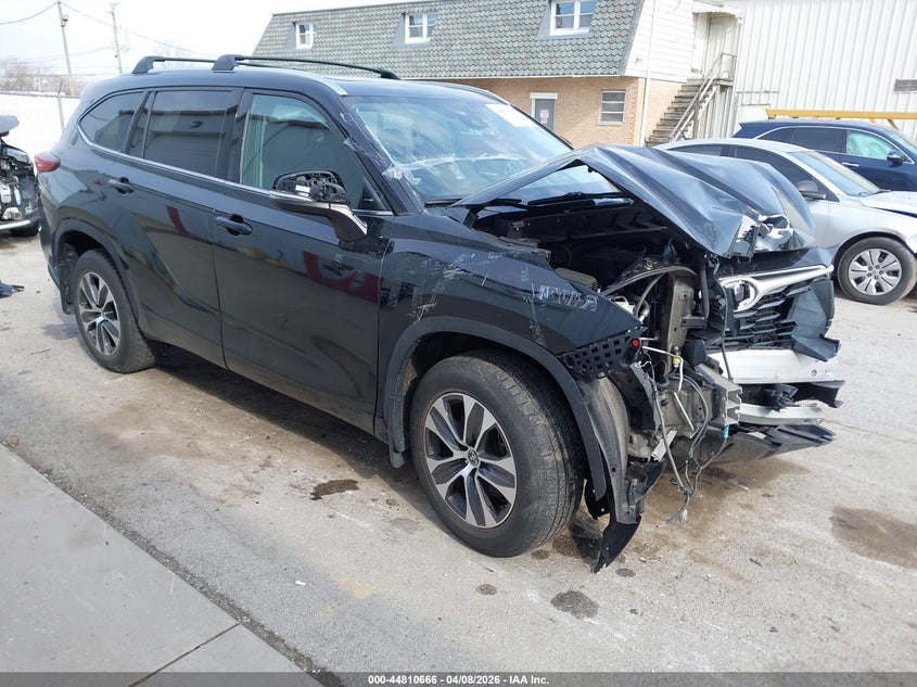 2021 TOYOTA HIGHLANDER XLE