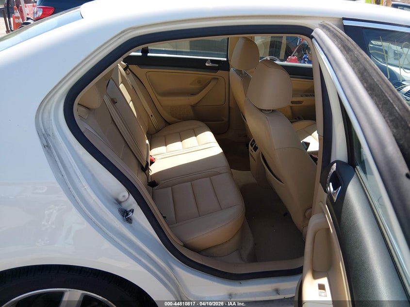 2008 Volkswagen Jetta Se/Sel VIN: 3VWRM71K68M121061 Lot: 44810817