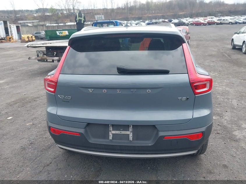 2022 Volvo Xc40 T5 Momentum VIN: YV4162UK9N2646186 Lot: 44810834
