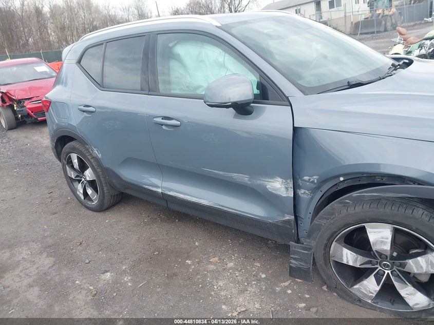 2022 Volvo Xc40 T5 Momentum VIN: YV4162UK9N2646186 Lot: 44810834