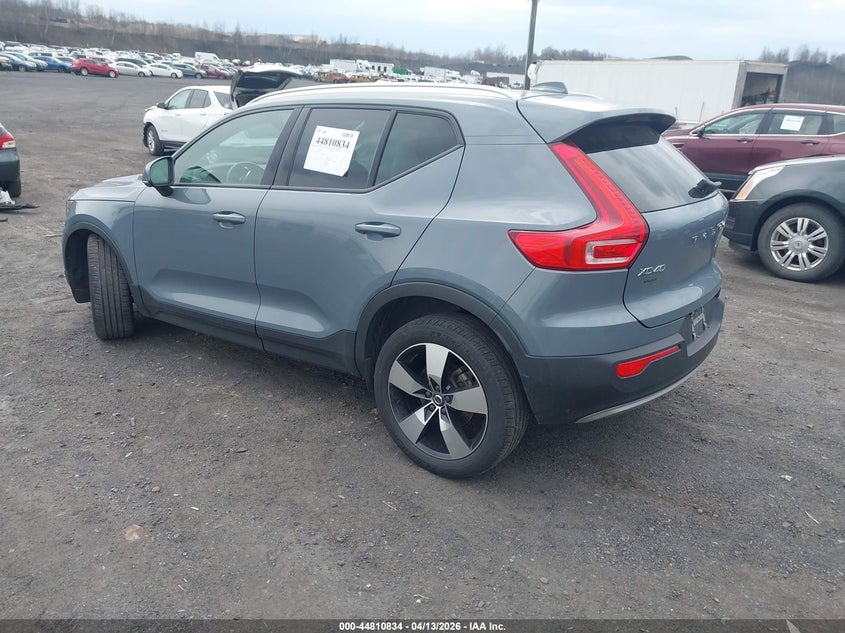 2022 Volvo Xc40 T5 Momentum
