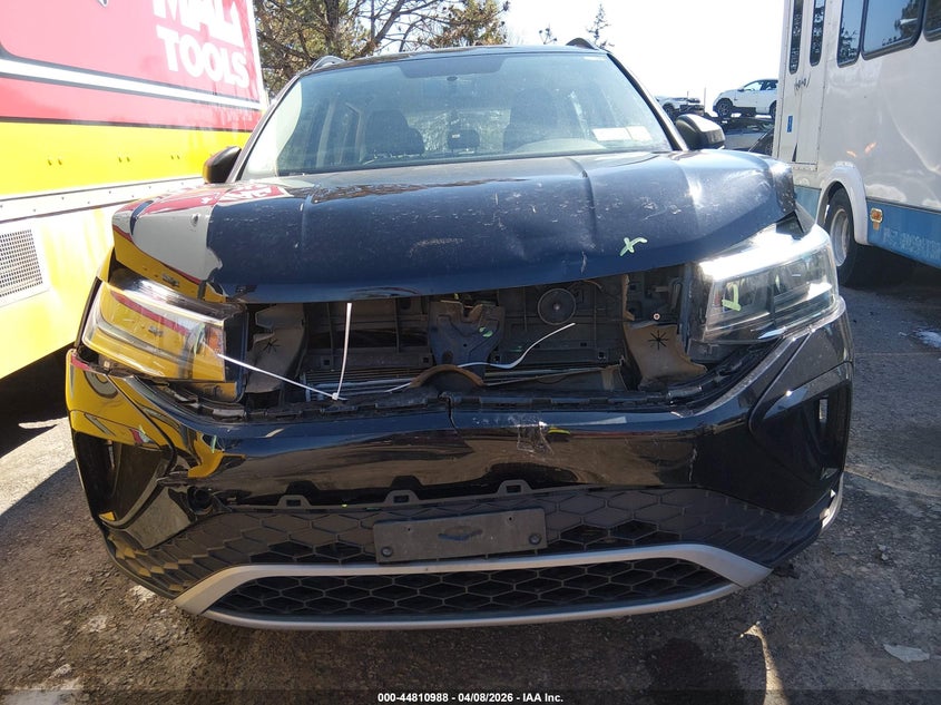 2022 Volkswagen Taos 1.5T S VIN: 3VVAX7B2XNM018695 Lot: 44810988