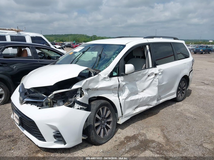 2018 Toyota Sienna Le 7 Passenger 5TDJZ3DC8JS194274 photo 1