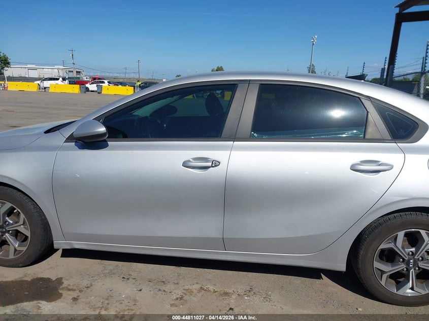 2021 Kia Forte Lxs VIN: 3KPF24AD4ME338821 Lot: 44811027